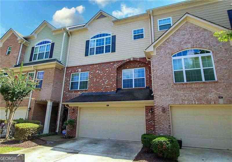 Townhouse For Sale - 802 Glen Ivy<br/> Marietta, GA 30062