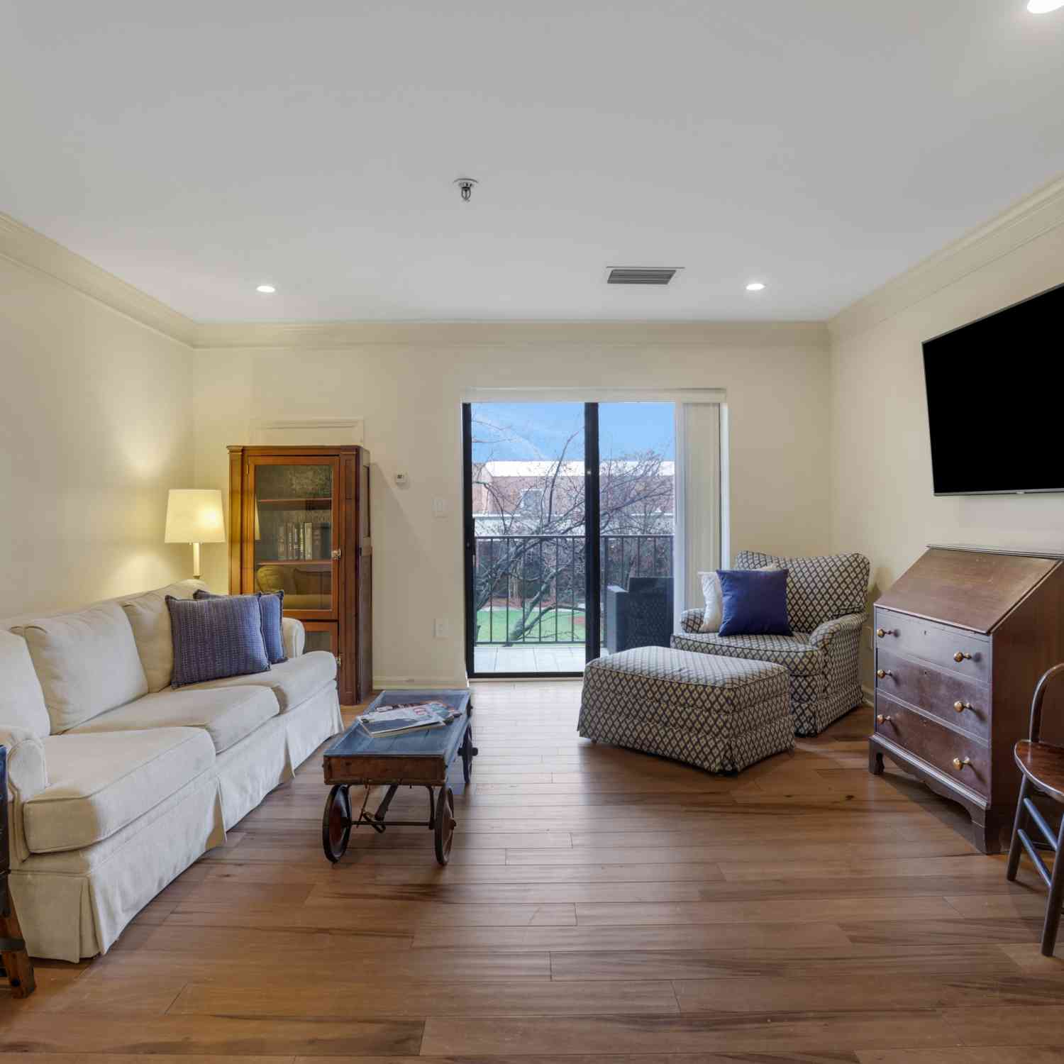 Condo For Sale - 300 Johnson Ferry Road NE #B206<br/> Sandy Springs, GA 30328