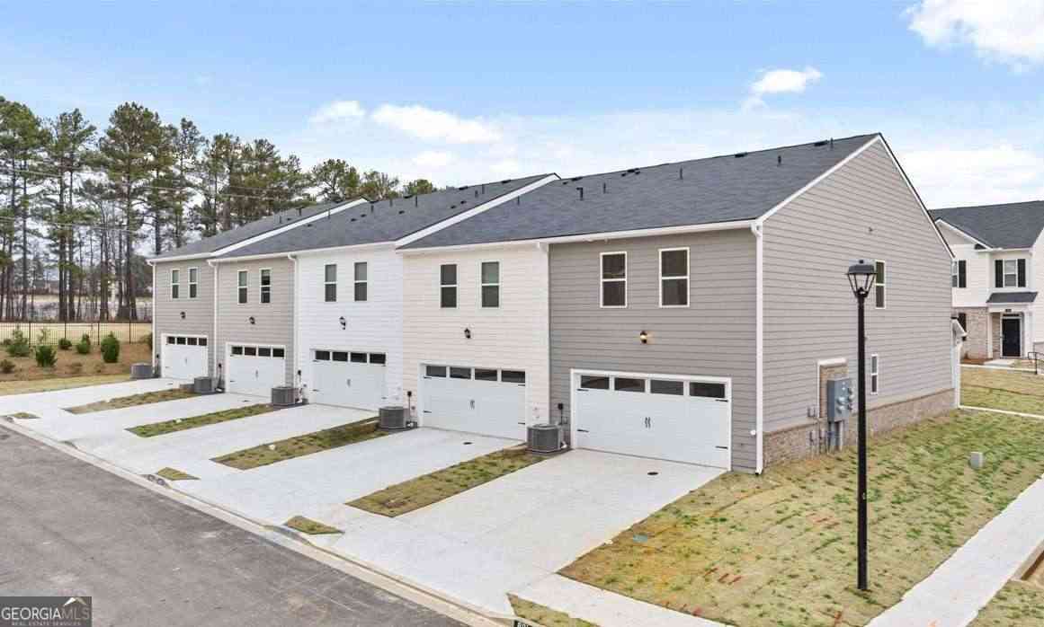 Townhouse For Sale - 408 Reflection Drive<br/> Stockbridge, GA 30281