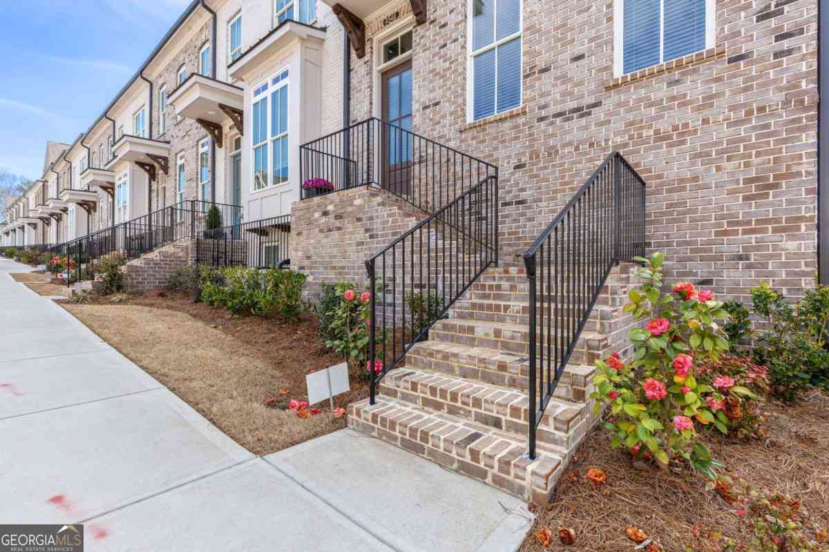 Townhouse For Sale - 4546 Watervale Way<br/> Peachtree Corners, GA 30092
