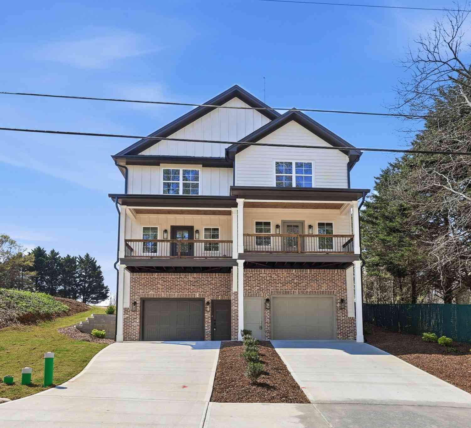 Townhouse For Sale - 1123 Riverside Terrace<br/> Gainesville, GA 30501