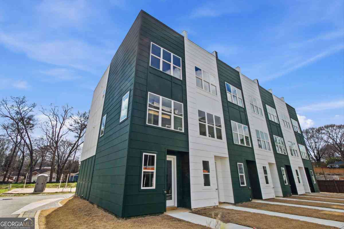 Townhouse For Sale - 2029 Memorial Drive #46<br/> Atlanta, GA 30317