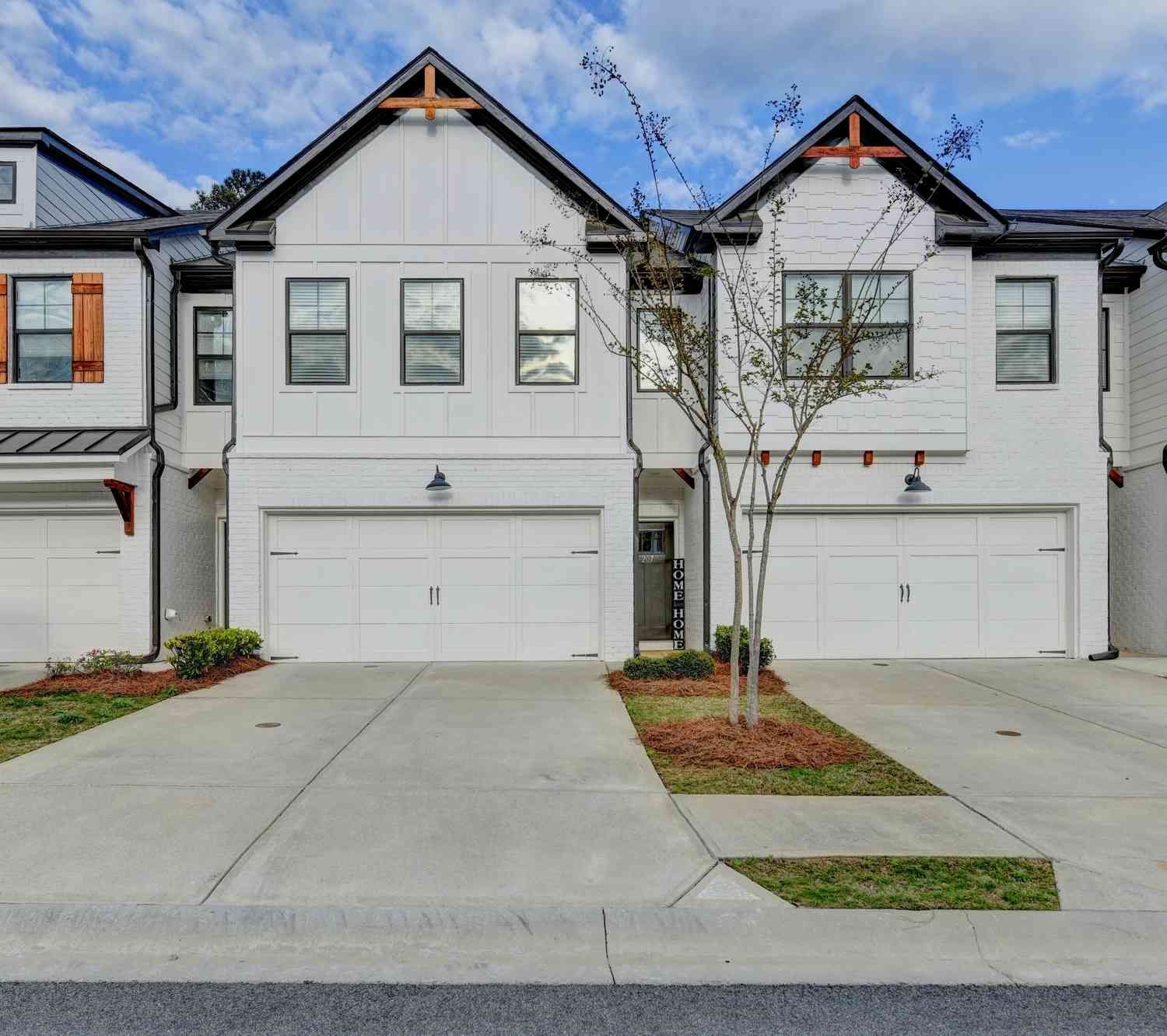 Townhouse For Sale - 207 N Auburn Landing Place<br/> Barrow County, Auburn, GA 30011