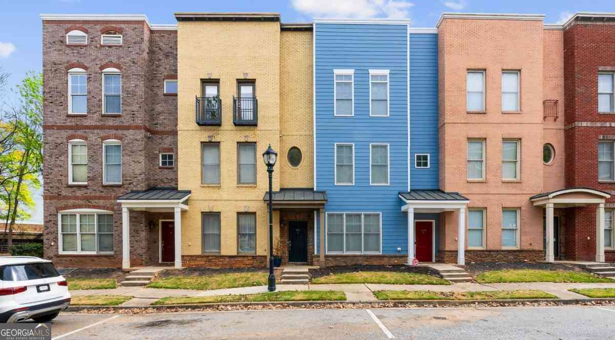 Townhouse For Sale - 741 Liberty Commons Drive NW<br/> Atlanta, GA 30314