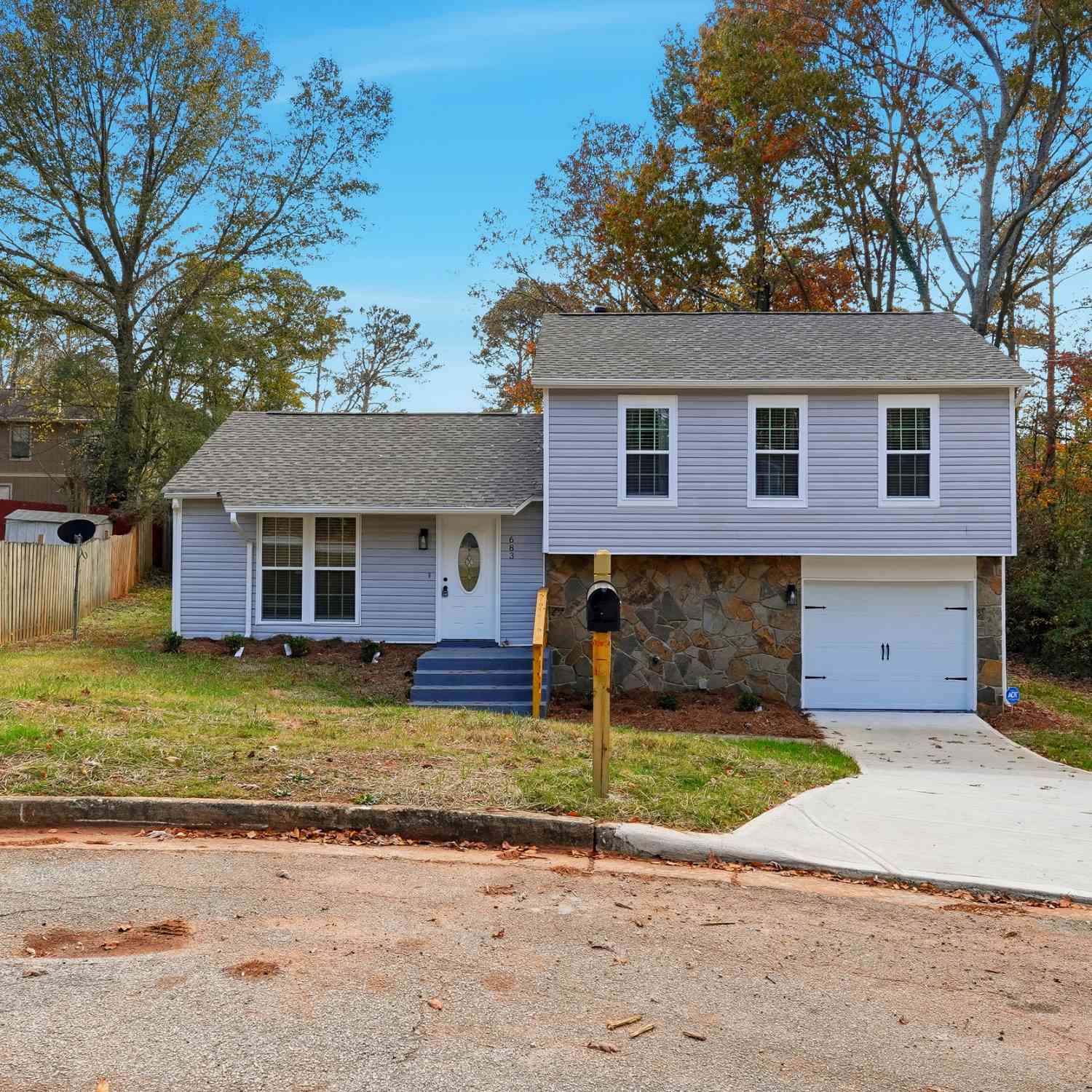 Homes For Sale - 683 Wood Path Court<br/> Dekalb County, Stone Mountain, GA 30083