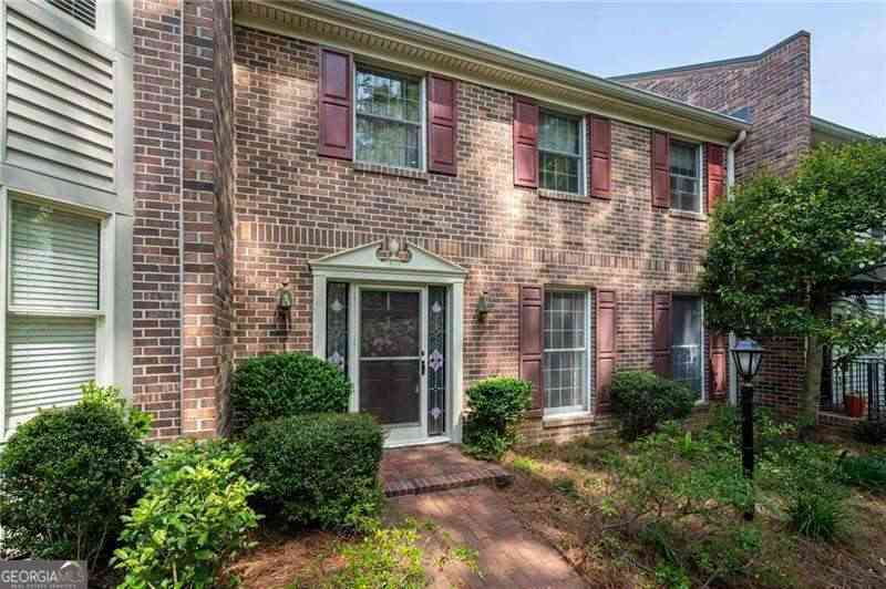 Townhouse For Sale - 1510 September Chase<br/> Decatur, GA 30033