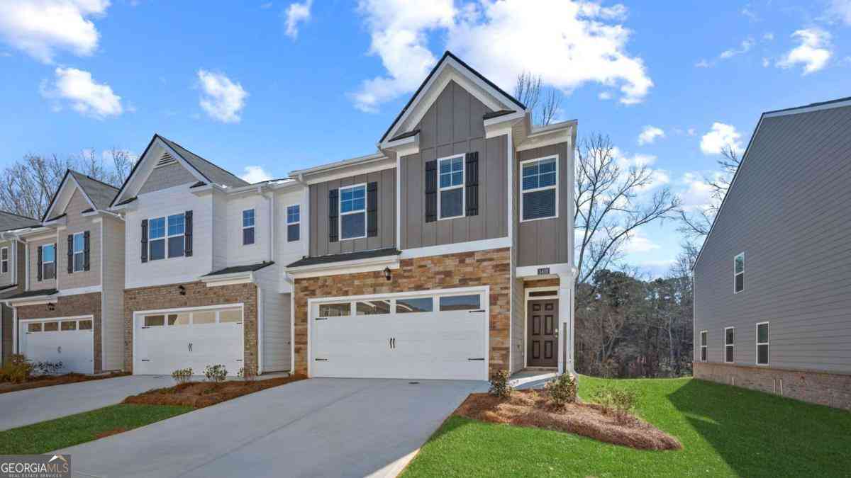 Townhouse For Sale - 1402 Gray Branch Drive<br/> Lawrenceville, GA 30045