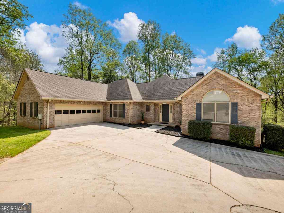 Homes For Sale - 2982 Rivercrest Drive<br/> Gainesville, GA 30507