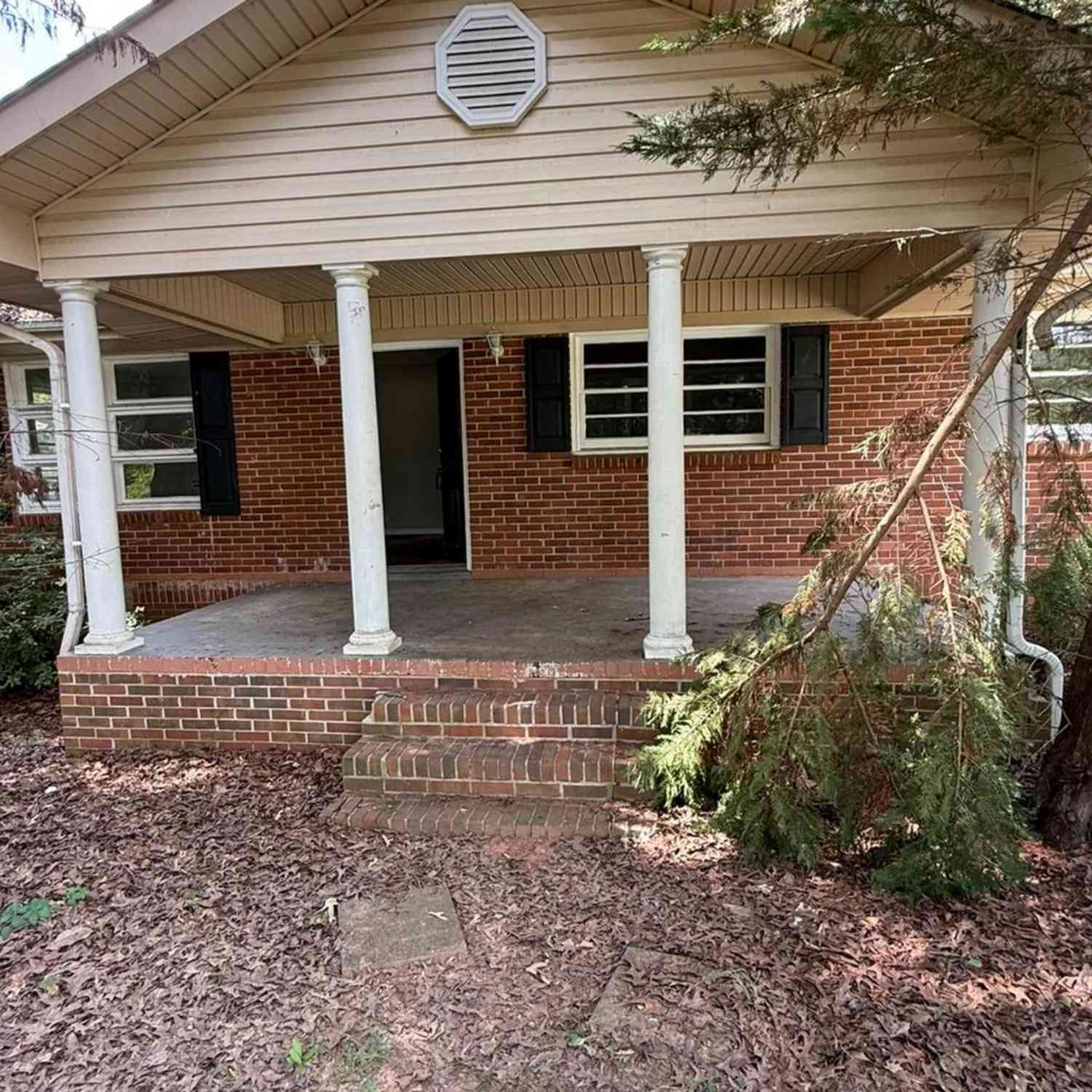 Homes For Sale - 7205 Lakeview Drive SW<br/> Covington, GA 30014