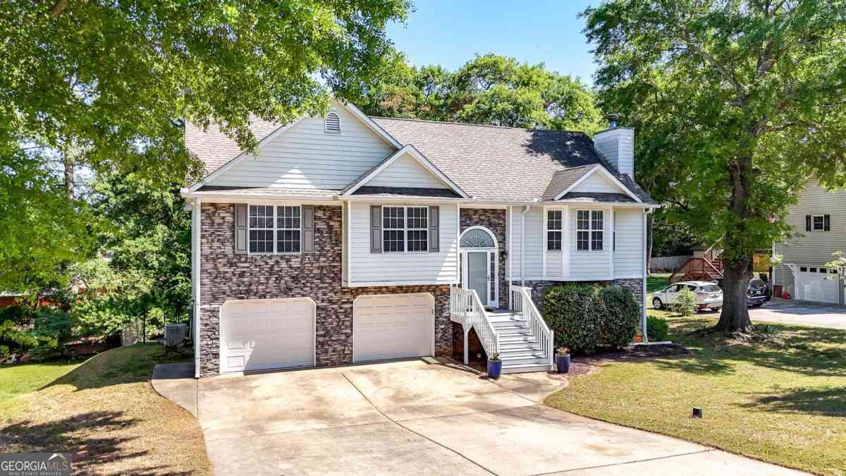 Homes For Sale - 35 Meadowbridge Drive SW<br/> Cartersville, GA 30120