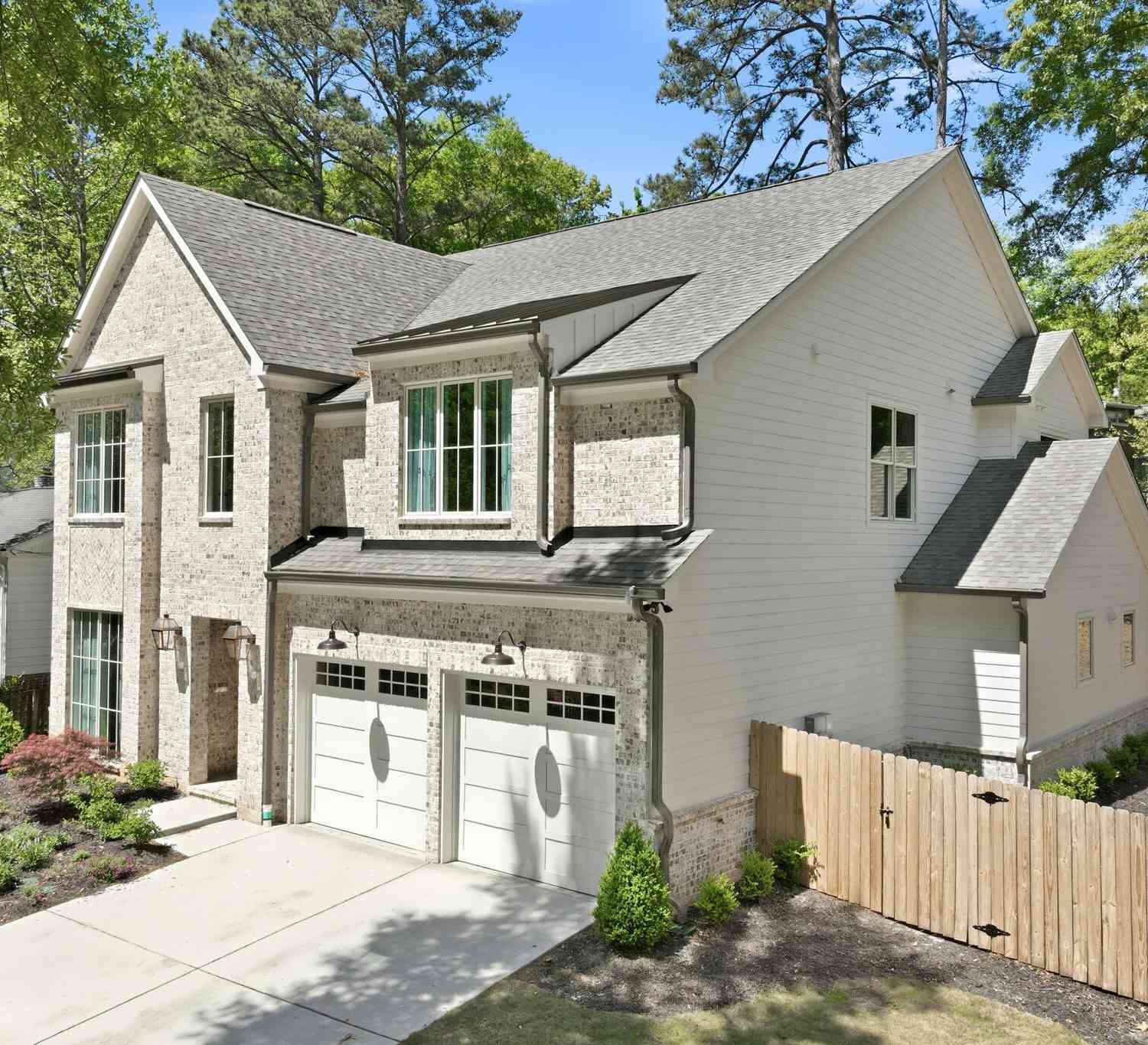 Homes For Sale - 1872 Hickory Road<br/> Dekalb County, Chamblee, GA 30341