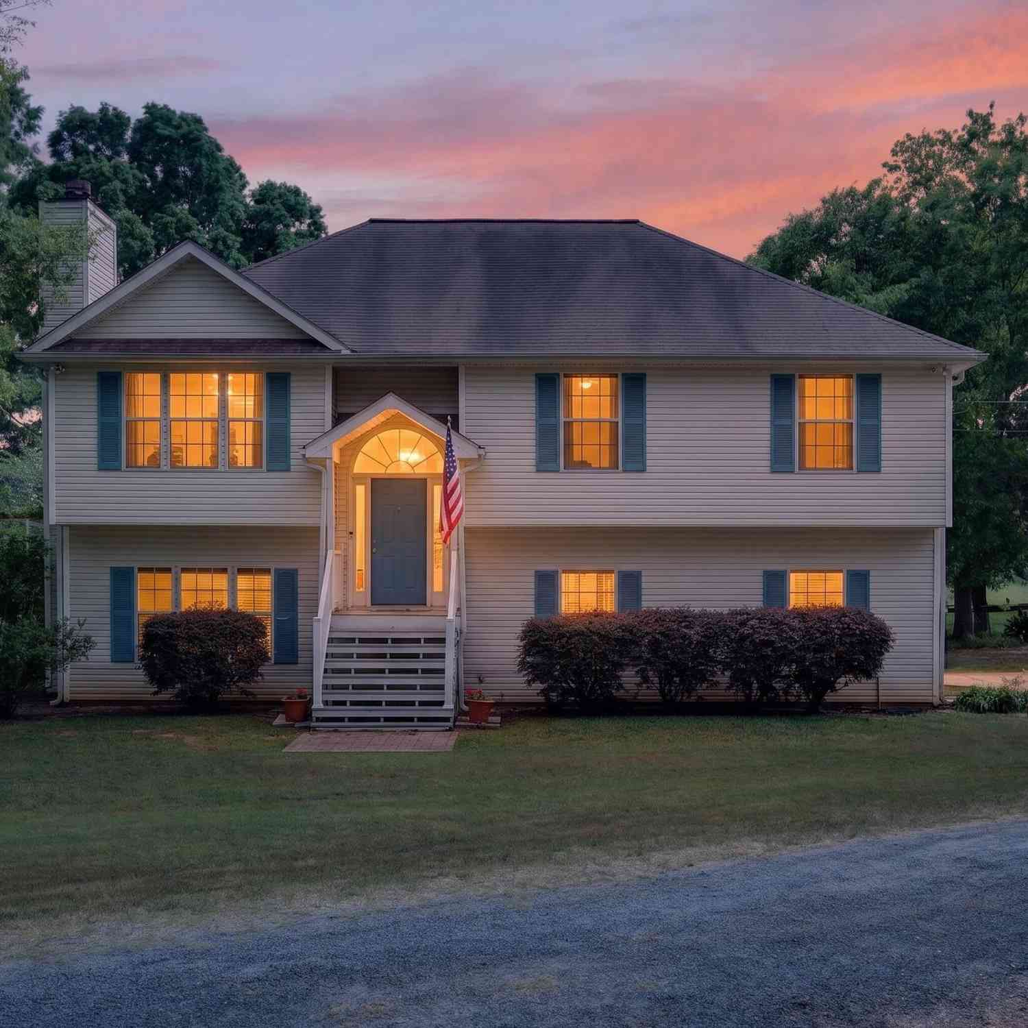 Homes For Sale - 511 W Mcintosh Road<br/> Fayette County, Brooks, GA 30205