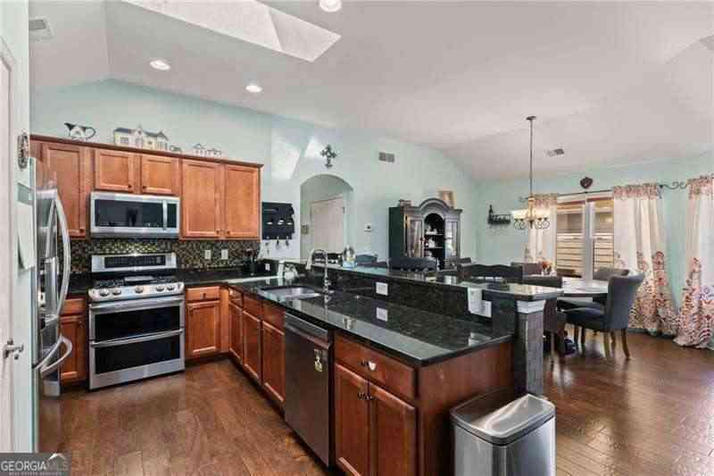 Homes For Sale - 315 Winthrope Drive<br/> Woodstock, GA 30188