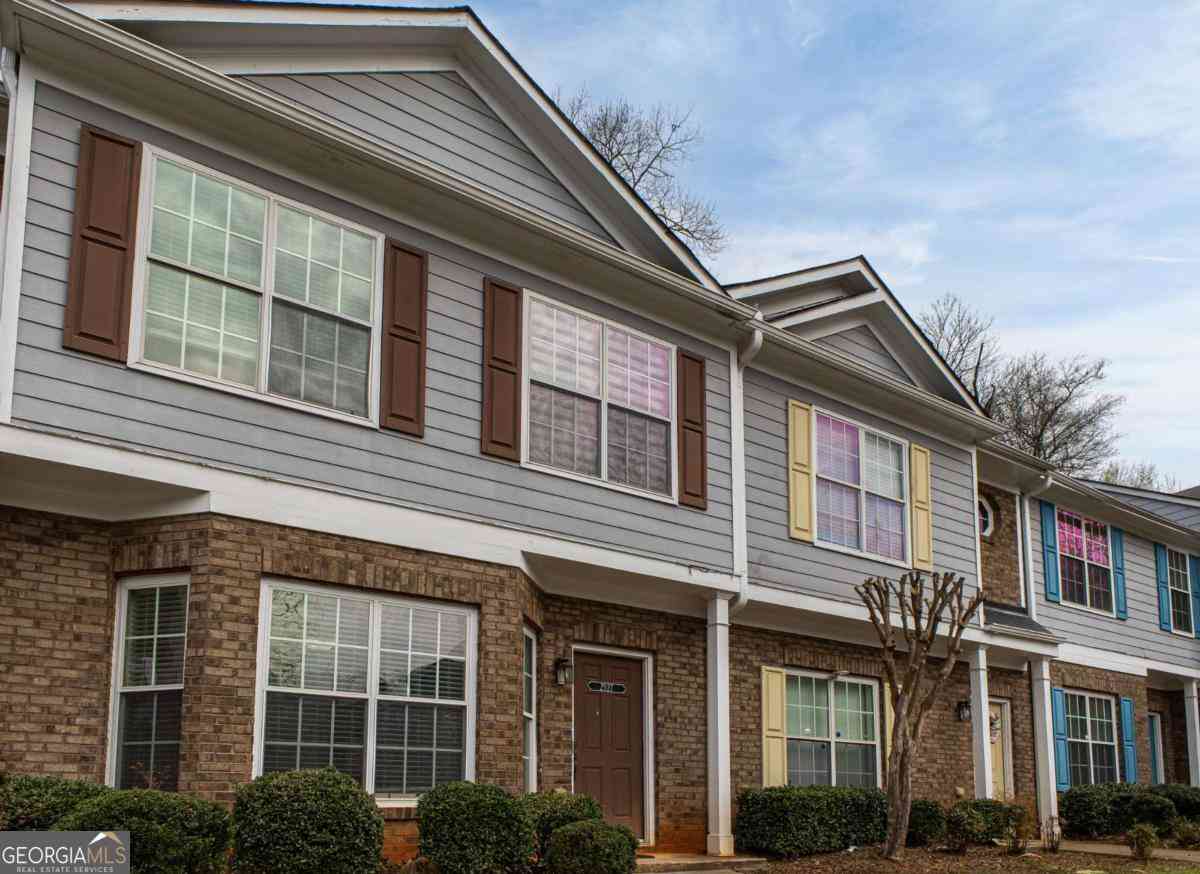 Townhouse For Sale - 2527 Walden Lake Drive<br/> Decatur, GA 30035