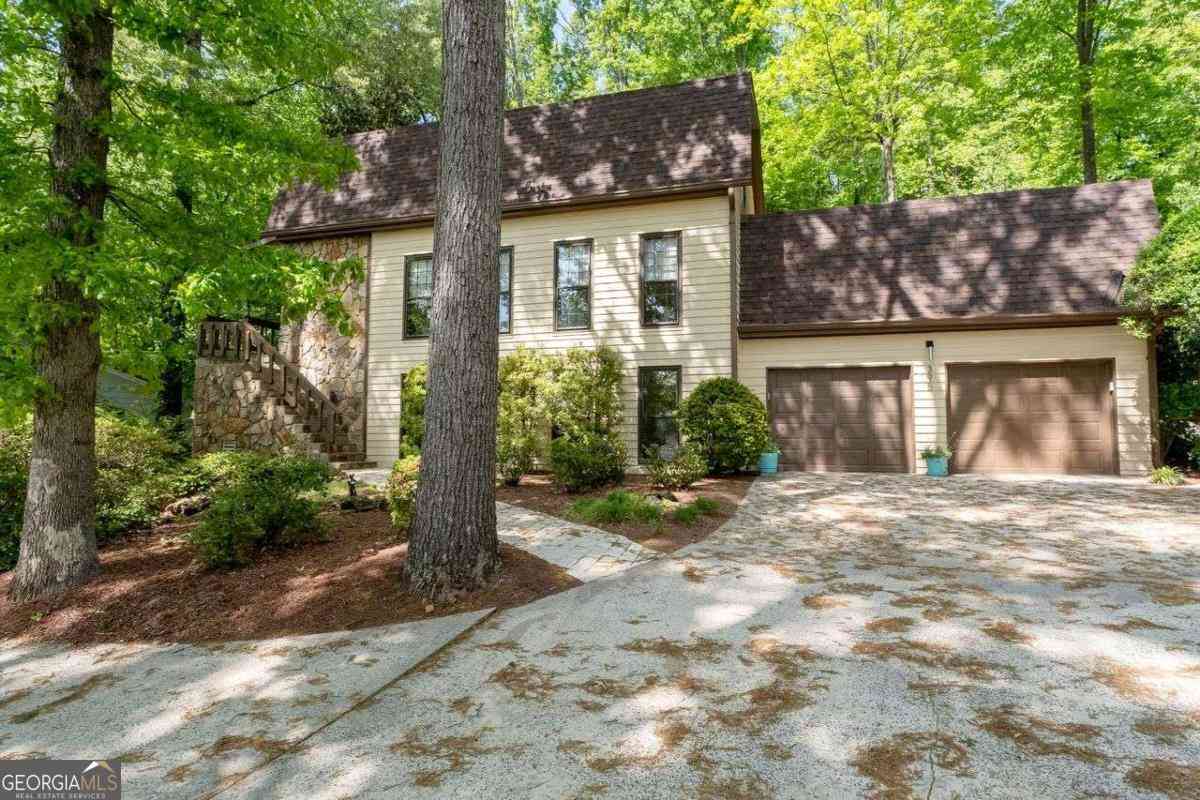 Homes For Sale - 395 Nottingham Drive<br/> Marietta, GA 30066