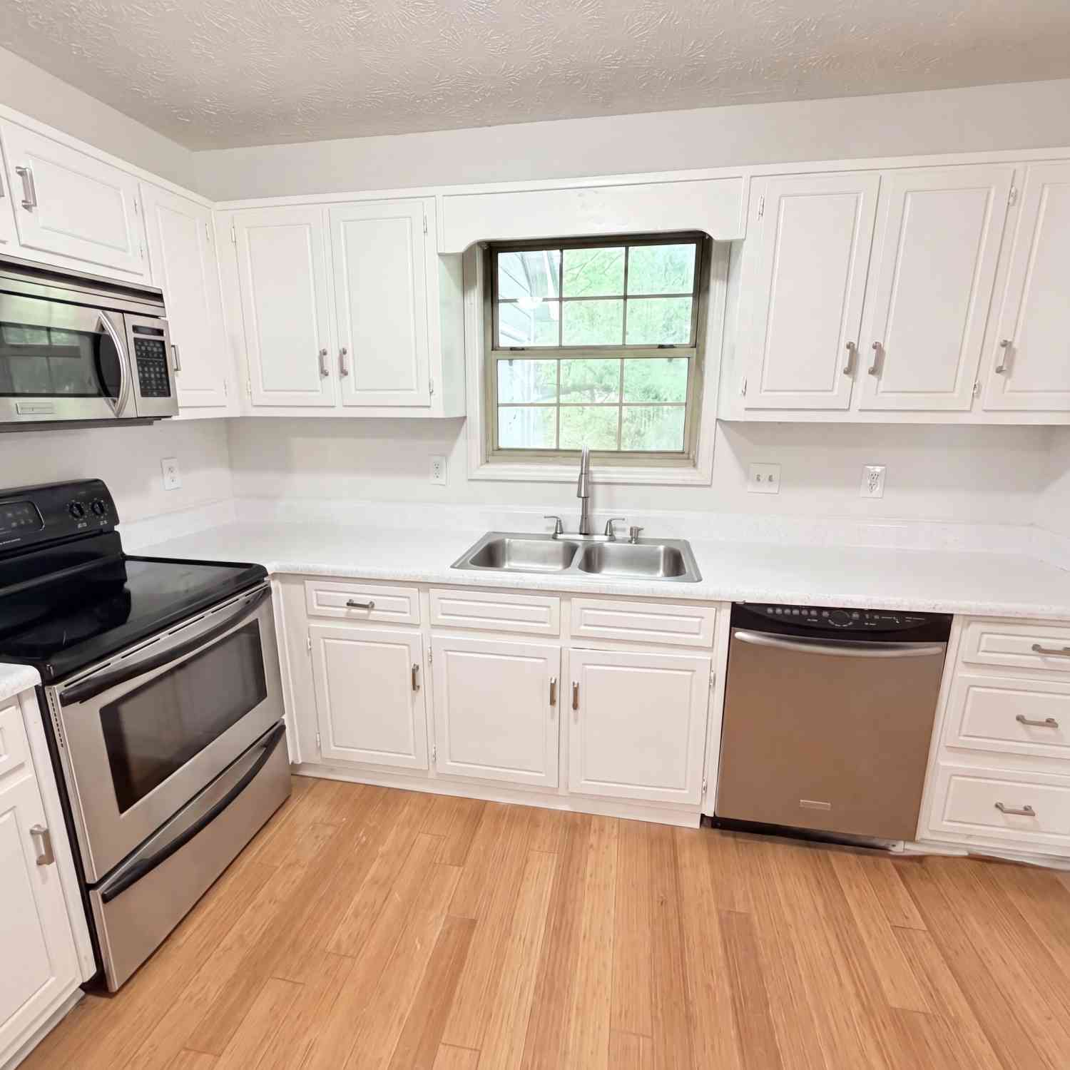 Townhouse For Sale - 4558 Coopers Creek Place SE<br/> Smyrna, GA 30082