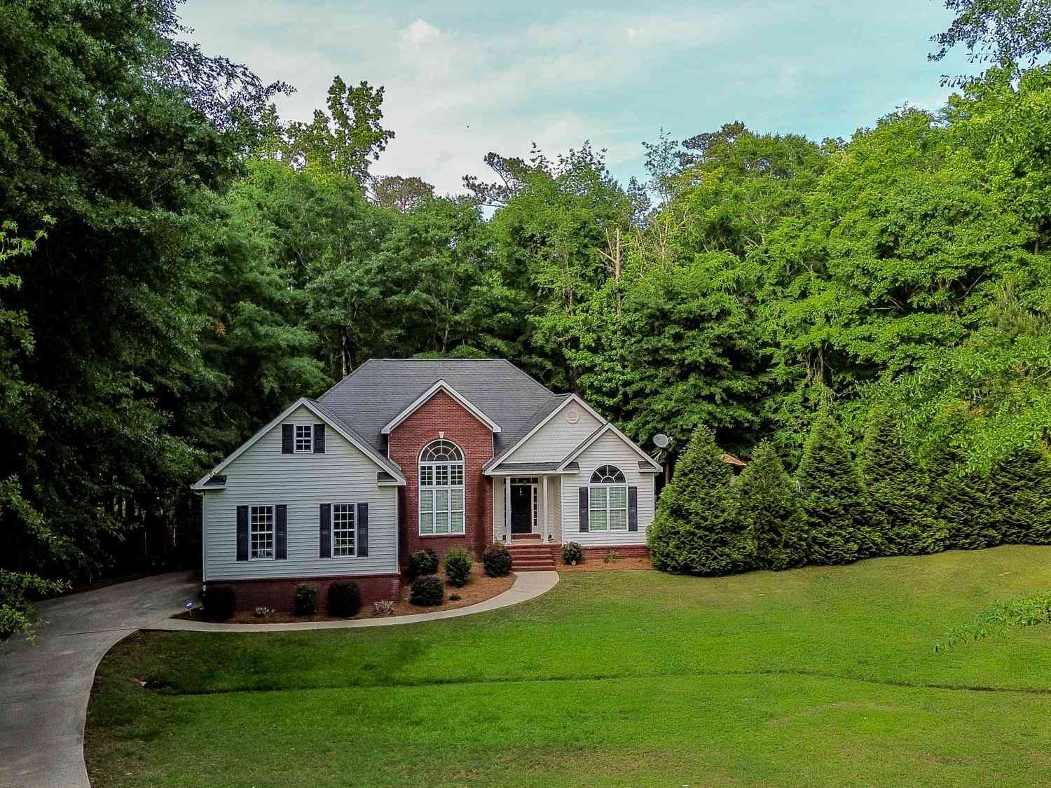 Homes For Sale - 104 Dogwood Point<br/> Eatonton, GA 31024