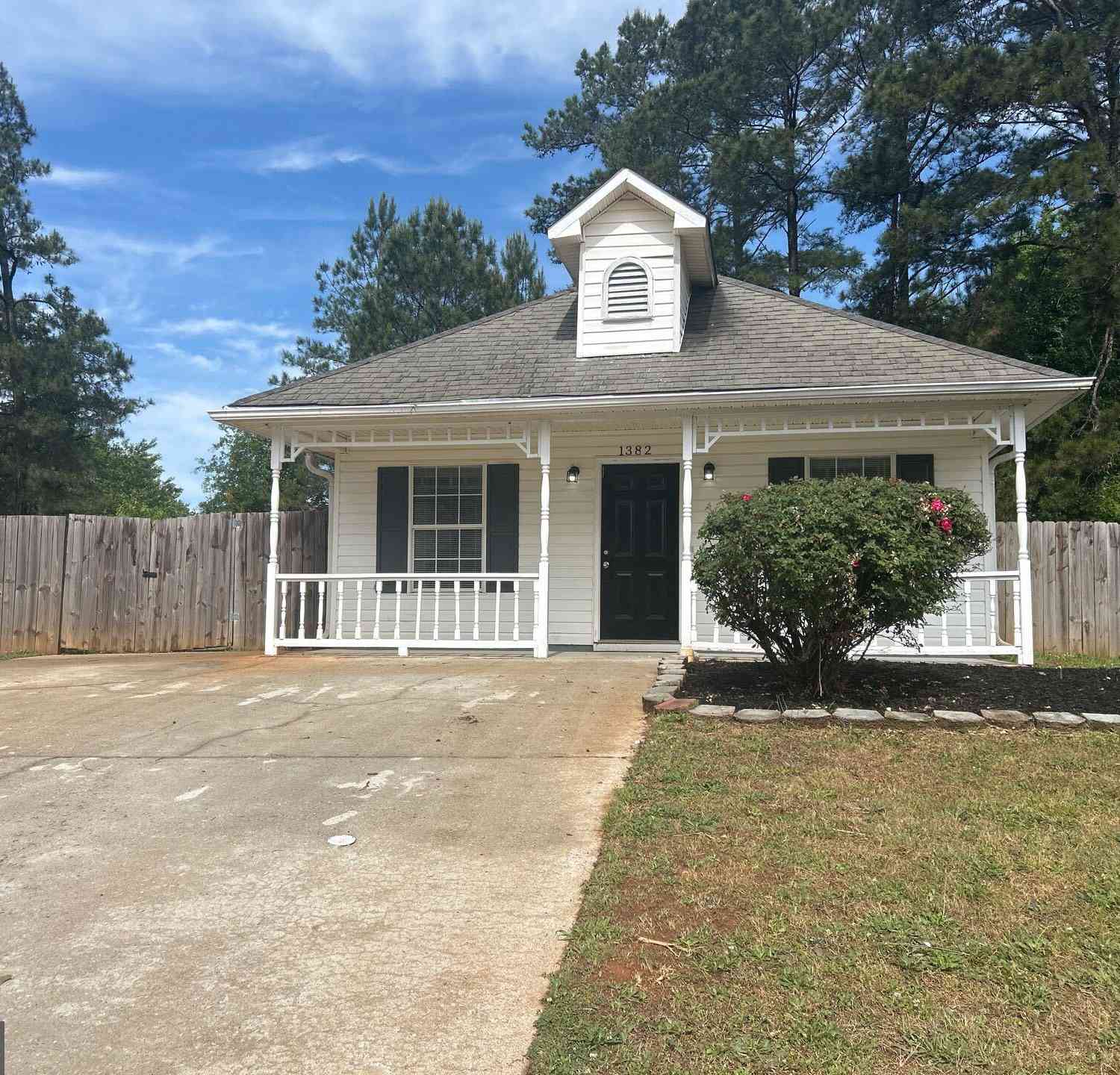 Homes For Sale - 1382 N Hampton Drive<br/> Hampton, GA 30228