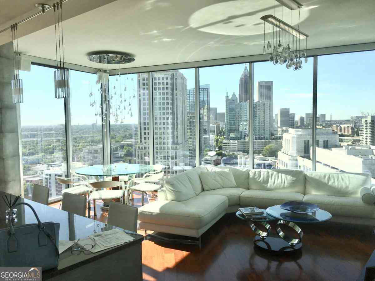 Condo For Sale - 1080 Peachtree Street NE #2110<br/> Atlanta, GA 30309