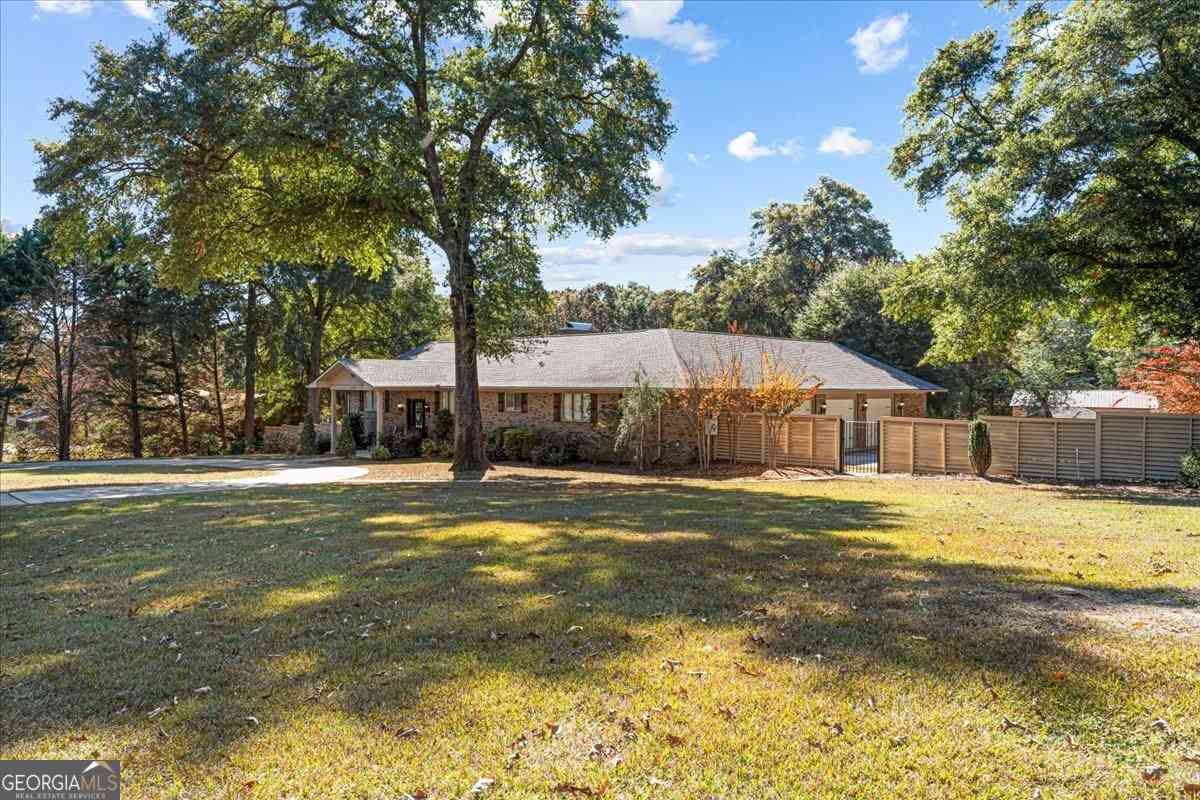 Homes For Sale - 230 Tucker Road<br/> Warner Robins, GA 31088