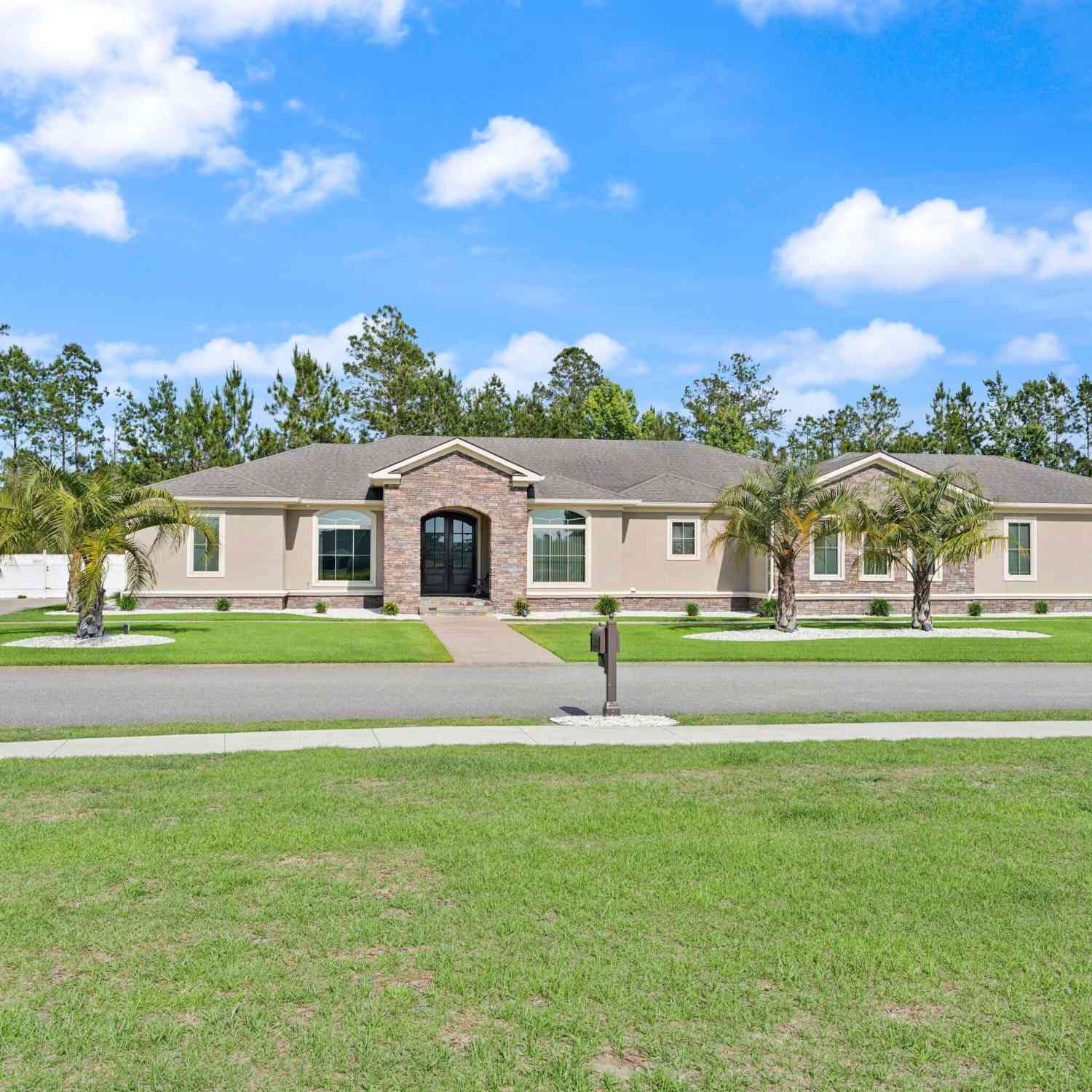 Homes For Sale - 240 Belmont Circle<br/> Glynn County, Brunswick, GA 31525