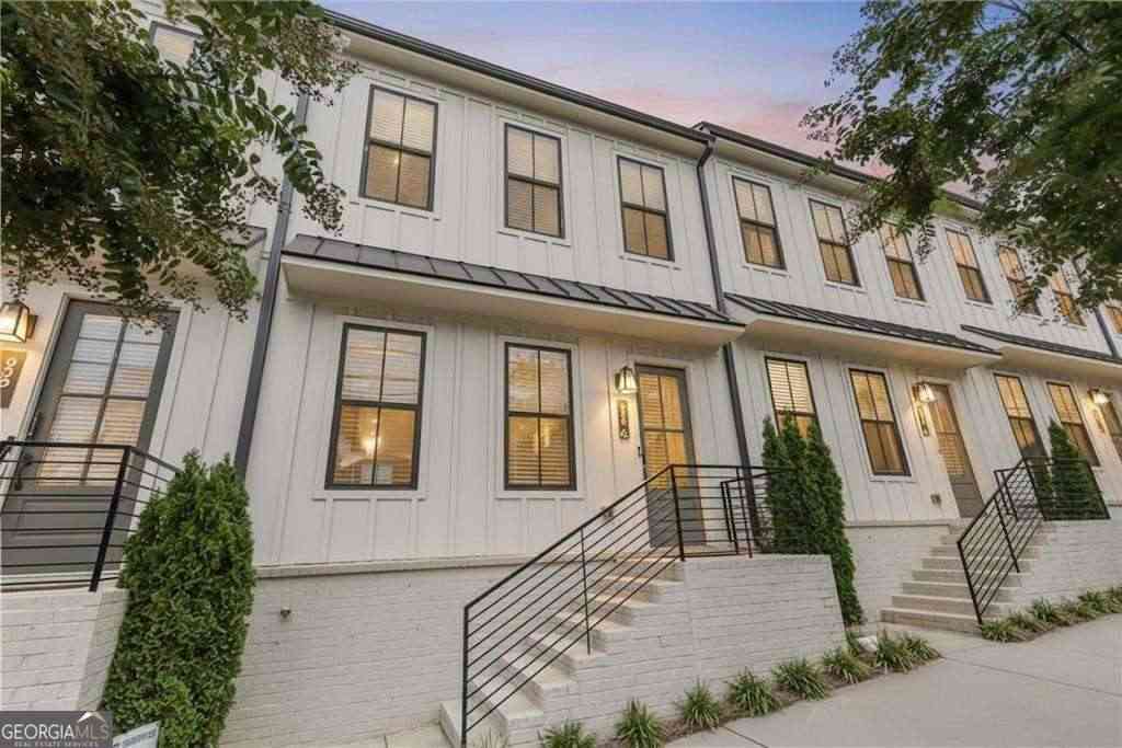 Townhouse For Sale - 988 Viney Way NW<br/> Atlanta, GA 30318