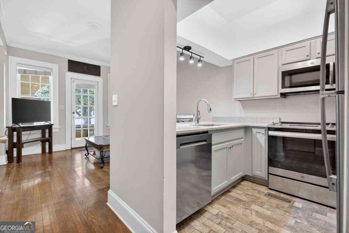 Condo For Sale - 2855 Peachtree Road NE #109<br/> Atlanta, GA 30305