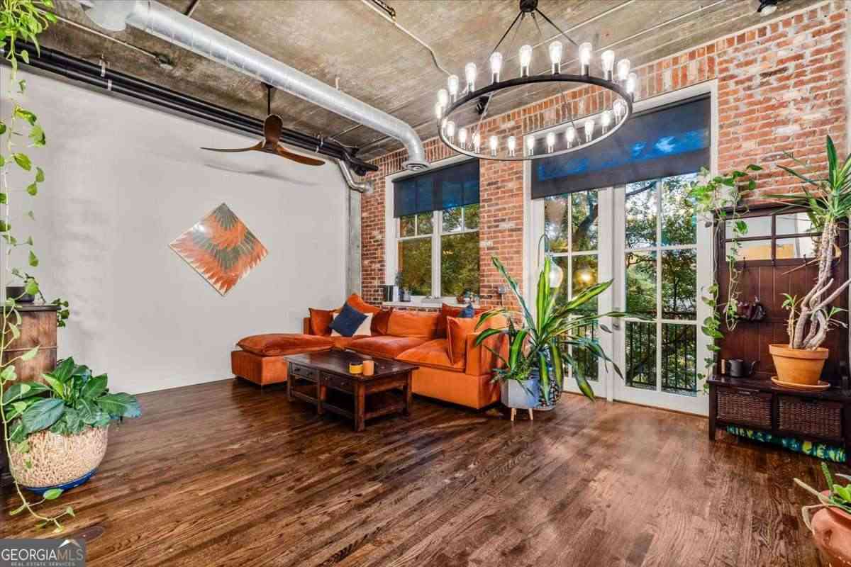 Condo For Sale - 3235 Roswell Road NE #609<br/> Atlanta, GA 30305