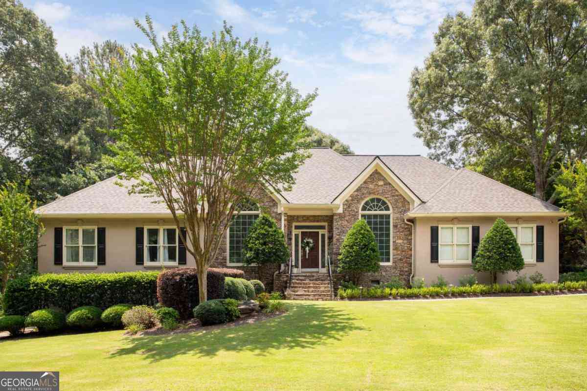 Homes For Sale - 1540 Winding Creek Circle<br/> Snellville, GA 30078