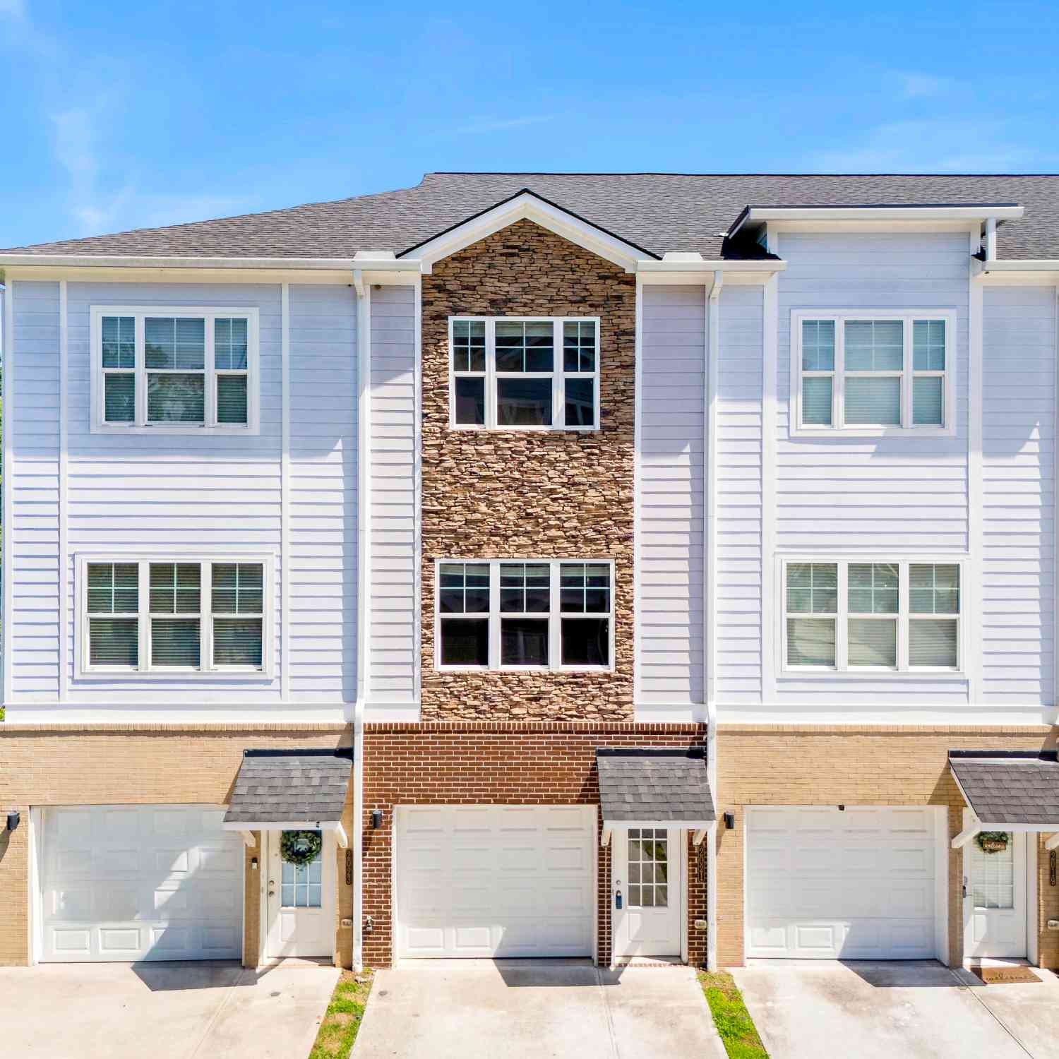 Townhouse For Sale - 2021 Ocean Drive<br/> Atlanta, GA 30318
