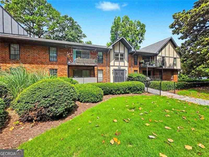 Condo For Sale - 6851 Roswell Road #H33<br/> Atlanta, GA 30328