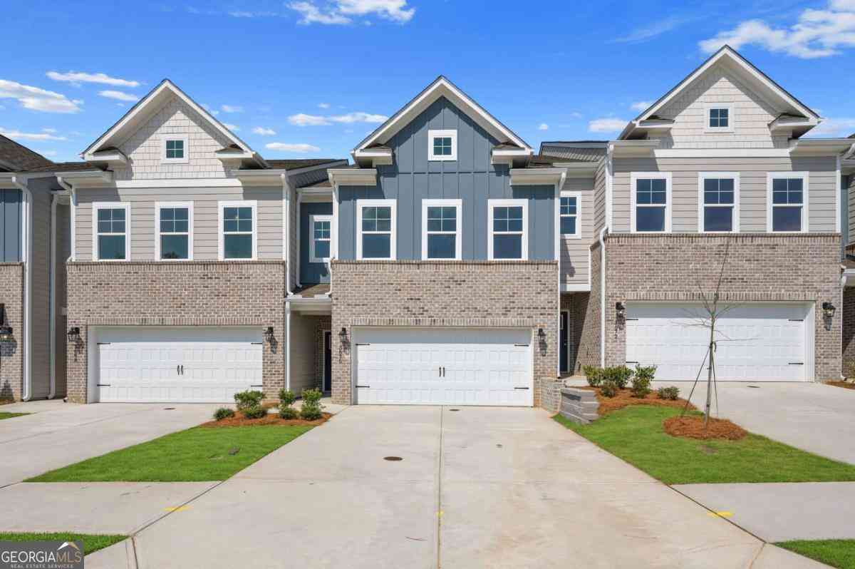 Townhouse For Sale - 3639 Donovan Circle<br/> Loganville, GA 30052