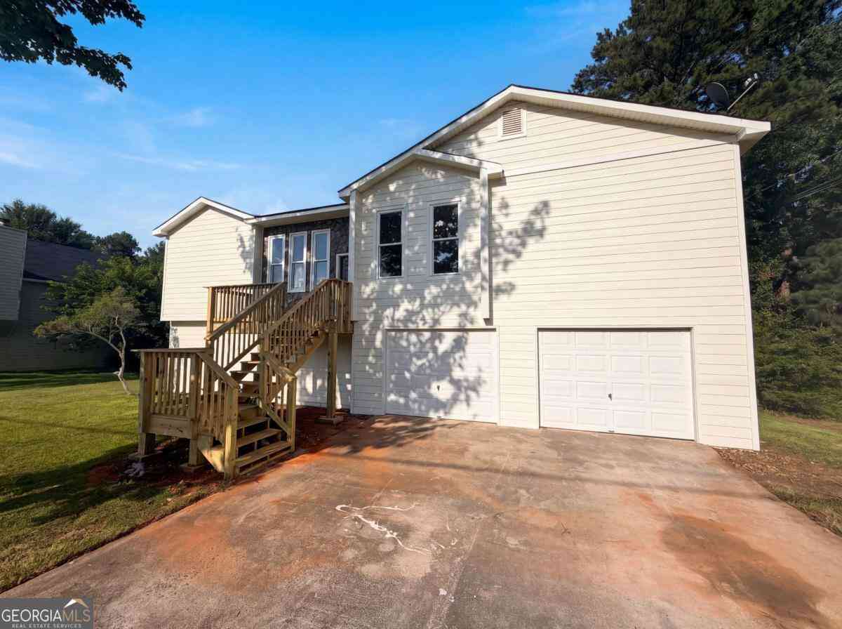 Homes For Sale - 1872 David Drive<br/> Douglasville, GA 30135
