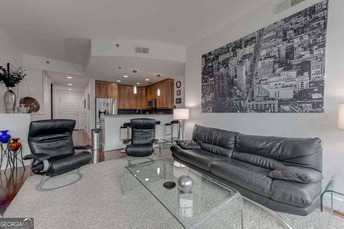 Condo For Sale - 1080 Peachtree Street NE #905<br/> Atlanta, GA 30309