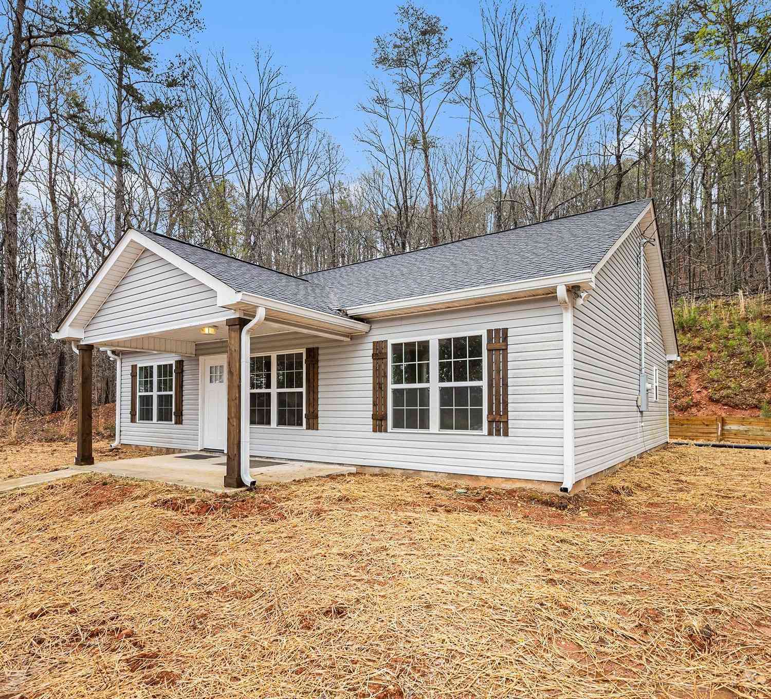 Homes For Sale - 117 Jack Street SE<br/> Silver Creek, GA 30173
