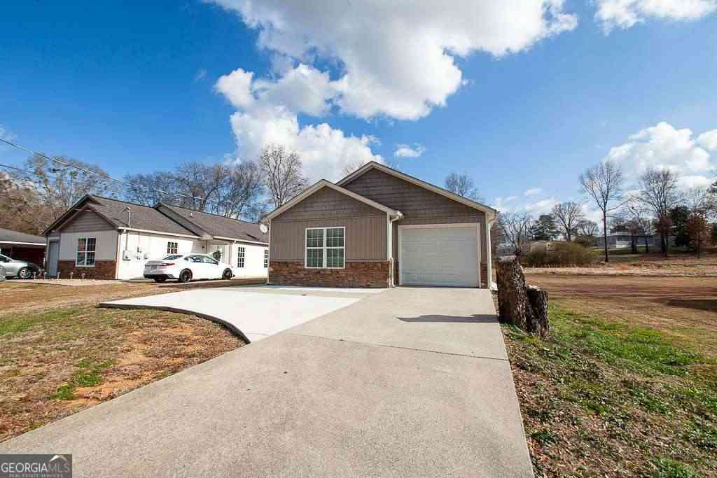 Homes For Sale - 511 Circle Drive<br/> Calhoun, GA 30701