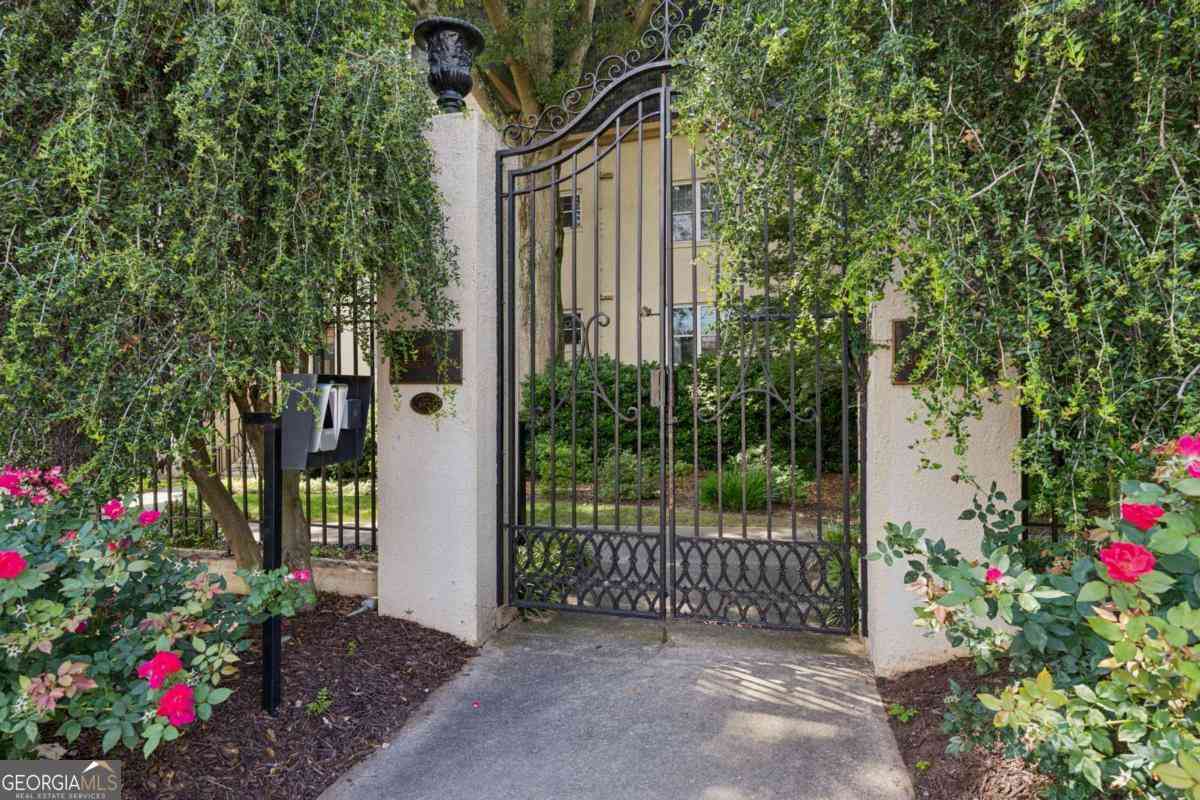 Condo For Sale - 1230 Piedmont Avenue NE #306<br/> Atlanta, GA 30309
