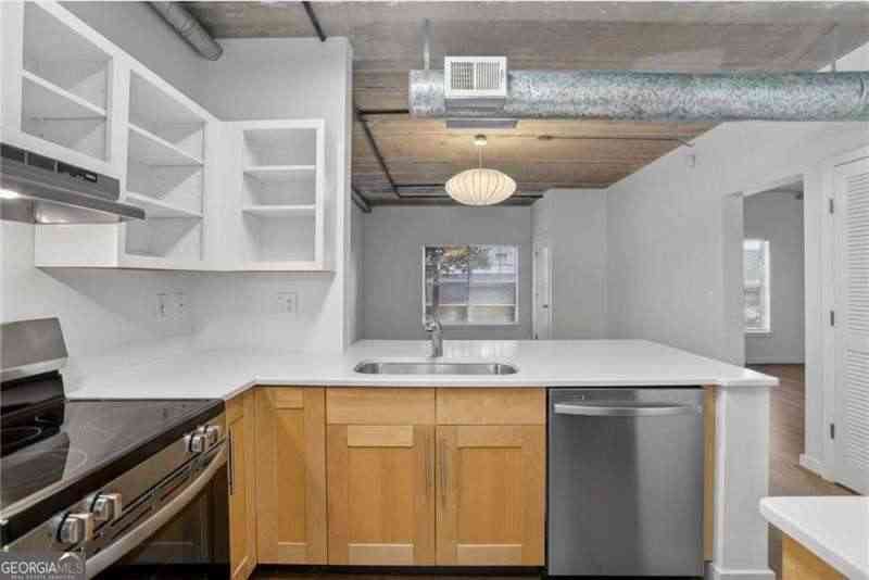 Condo For Sale - 800 Peachtree Street NE #1020<br/> Atlanta, GA 30308