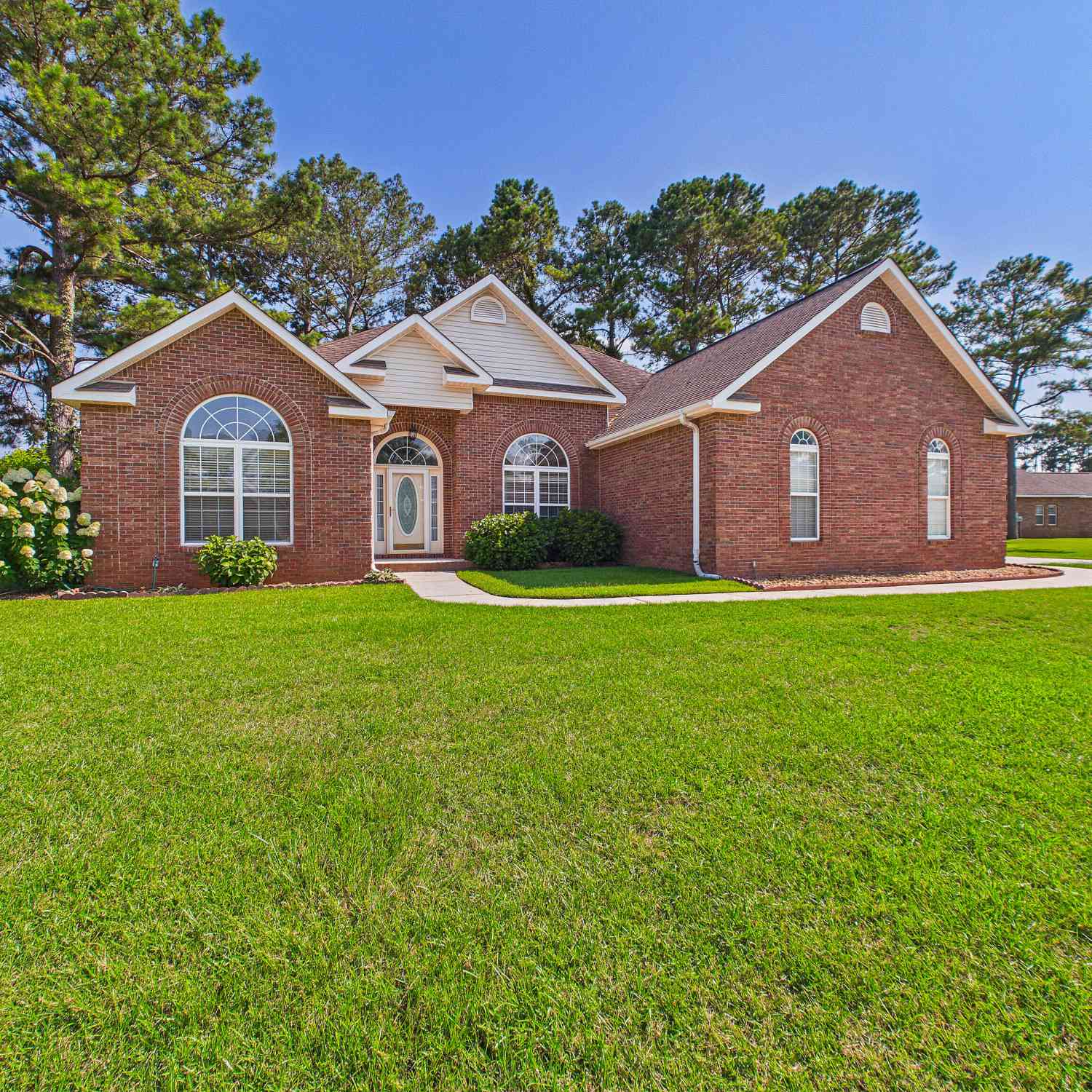 Homes For Sale - 503 Victoria Circle<br/> Warner Robins, GA 31088