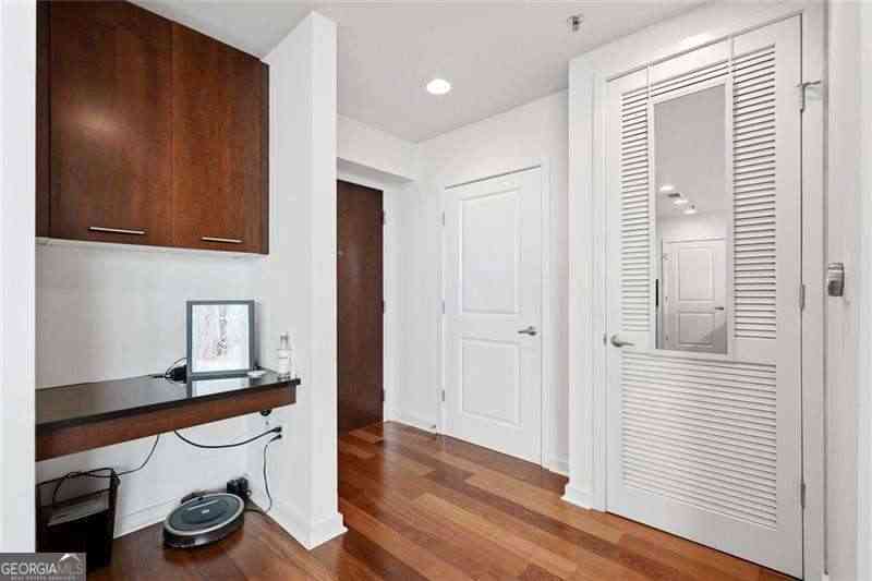 Condo For Sale - 3324 Peachtree Road NE #2202<br/> Atlanta, GA 30326