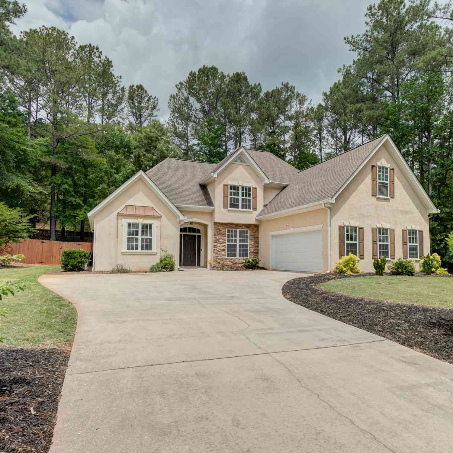 Homes For Sale - 110 Rockglen Court<br/> Fayetteville, GA 30215
