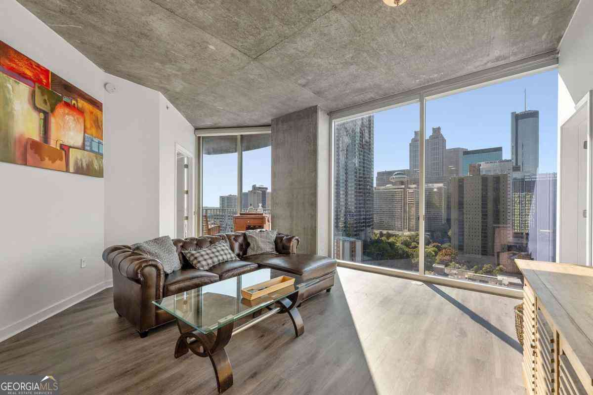 Condo For Sale - 400 W Peachtree Street NW #2011<br/> Atlanta, GA 30308