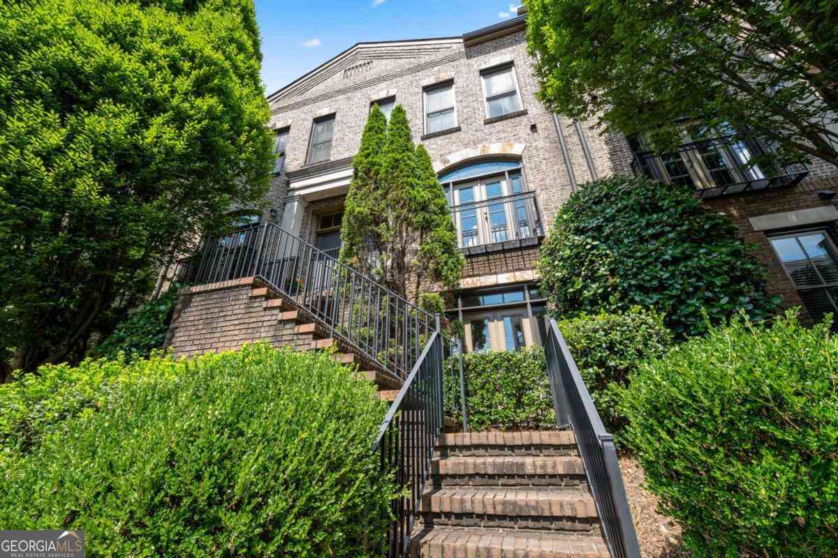 Townhouse For Sale - 3560 Roswell Road NW #57<br/> Atlanta, GA 30305