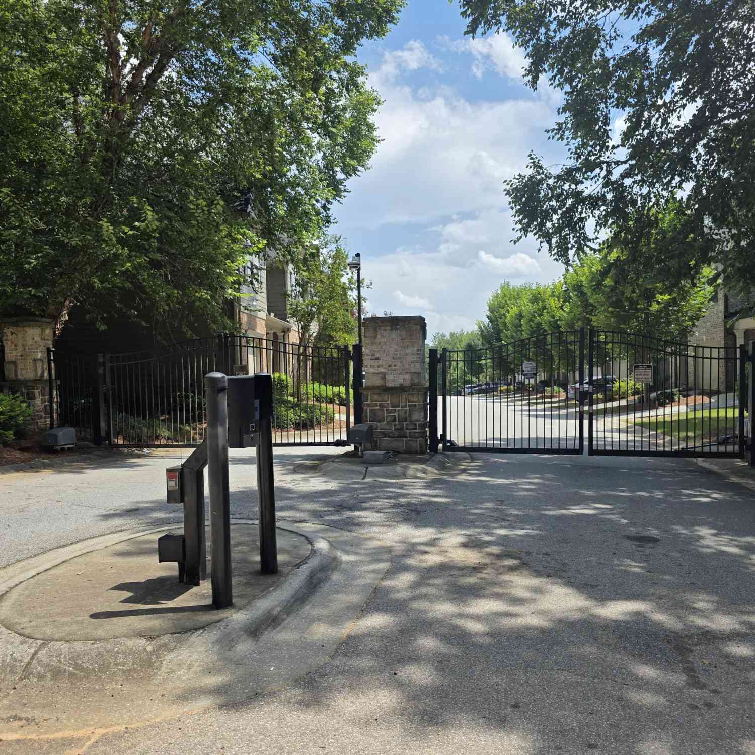 Townhouse For Sale - 2873 Ridgeview Drive SW<br/> Atlanta, GA 30331