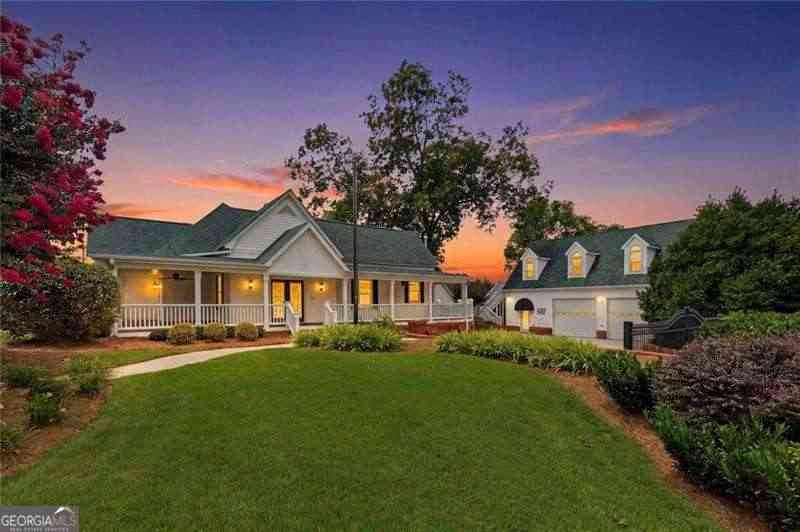 Homes For Sale - 176 Confederate Avenue<br/> Dallas, GA 30132