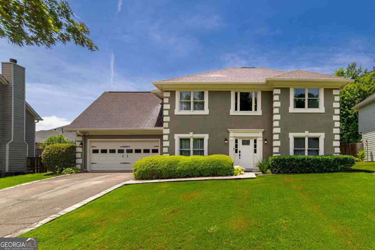 Homes For Sale - 11840 Aspen Forest Drive<br/> Fulton County, Johns Creek, GA 30005