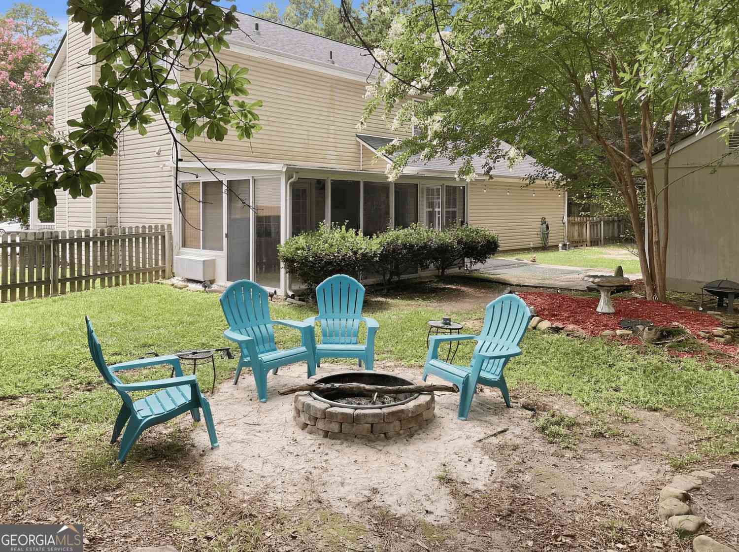 Homes For Sale - 900 Willow Springs Court<br/> Loganville, GA 30052
