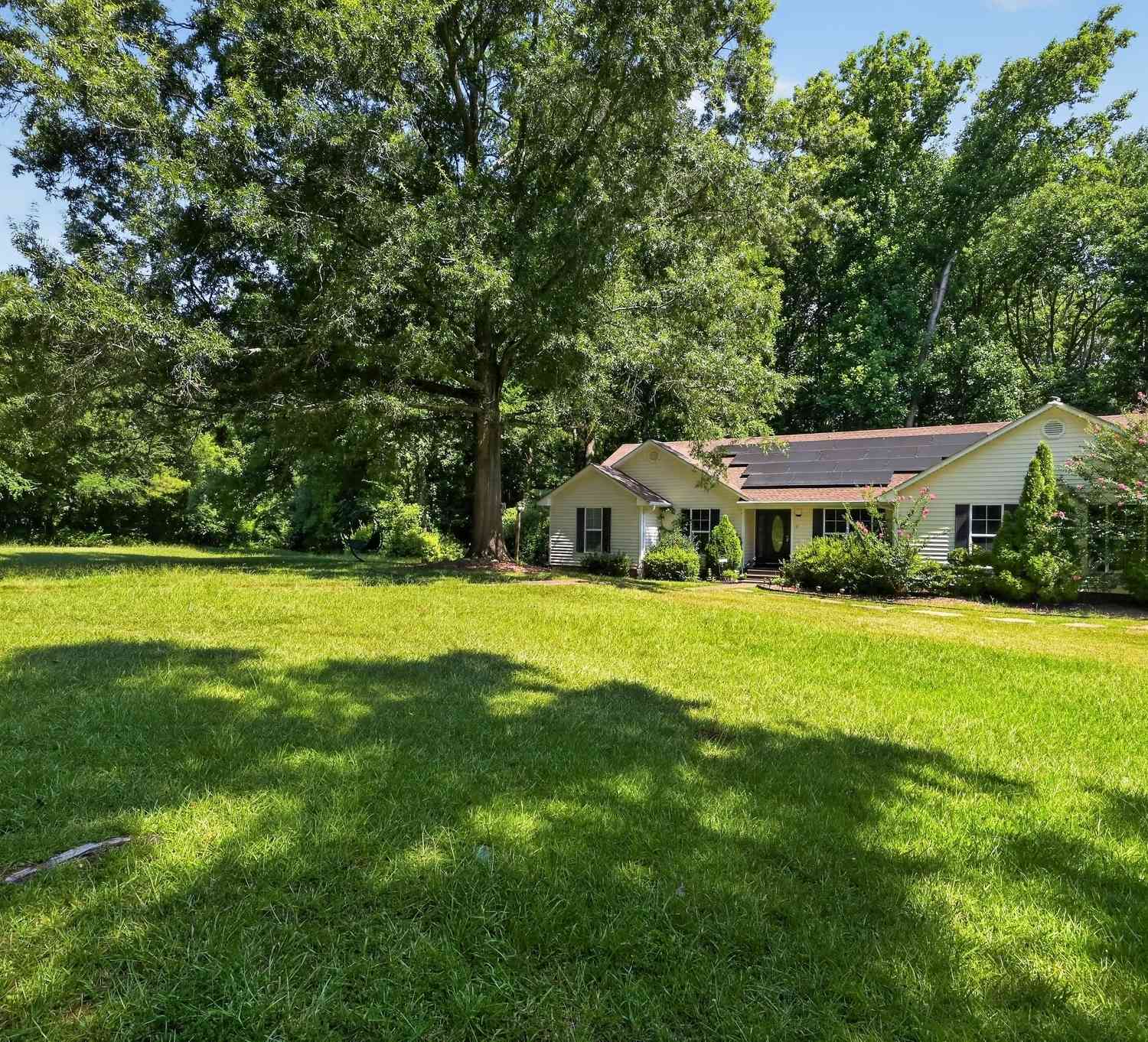 Homes For Sale - 121 Normandy Road<br/> Eatonton, GA 31024
