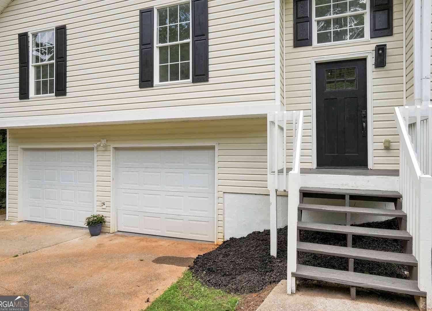 Homes For Sale - 195 Ashbury Court<br/> Dallas, GA 30157
