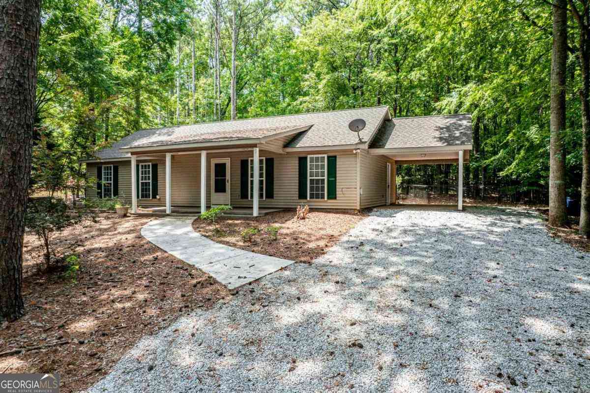 Homes For Sale - 372 East Riverbend Drive<br/> Eatonton, GA 31024